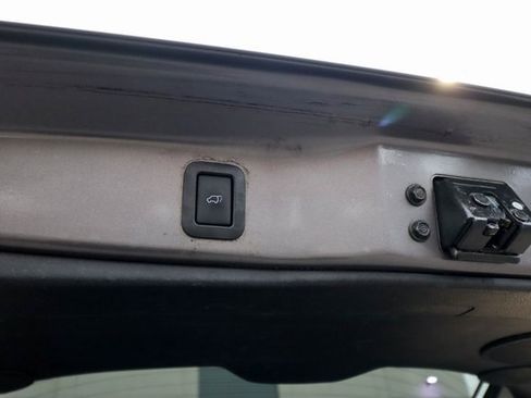 Used 2017 Toyota Highlander Limited image 43