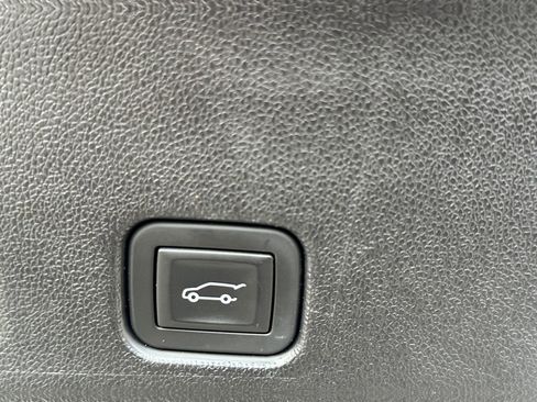 Used 2024 Chevrolet Traverse LT image 33