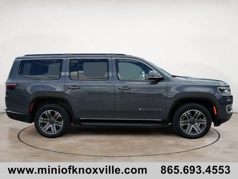 Used 2022 Jeep Wagoneer Series III w/ Flexible Seating Group AWD/4WD image 2