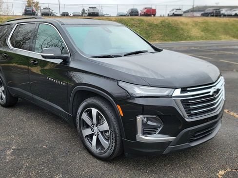 Used 2023 Chevrolet Traverse LT w/ LT Premium Package image 16