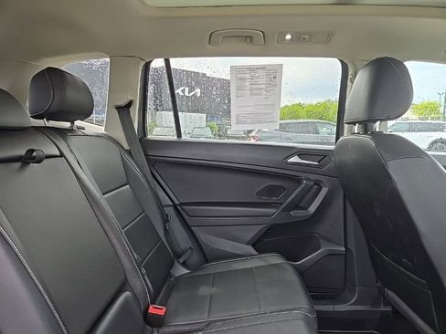 Used 2021 Volkswagen Tiguan SEL AWD/4WD image 34