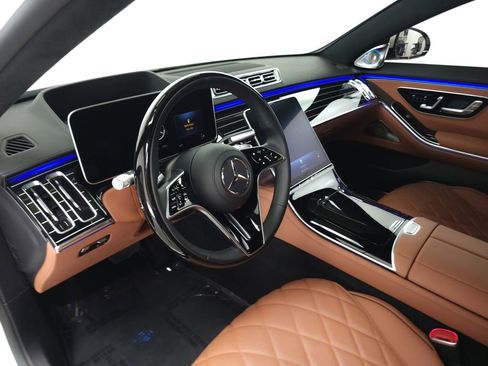Used 2023 Mercedes-Benz S 580 4MATIC Sedan w/ 3D Technology Package image 9