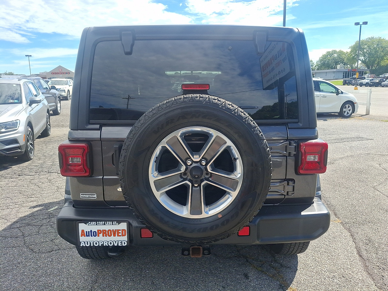 Used 2018 Jeep Wrangler Unlimited Sahara w/ LED Lighting Group AWD/4WD image 5
