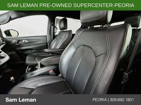 Used 2025 Chrysler Pacifica Select FWD image 19