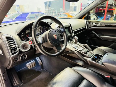 Used 2013 Porsche Cayenne S AWD/4WD image 5