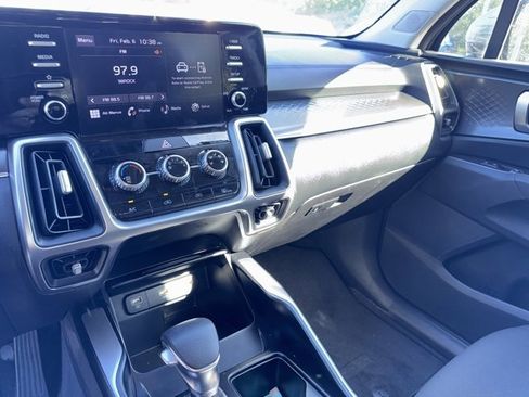 Used 2022 Kia Sorento LX image 10
