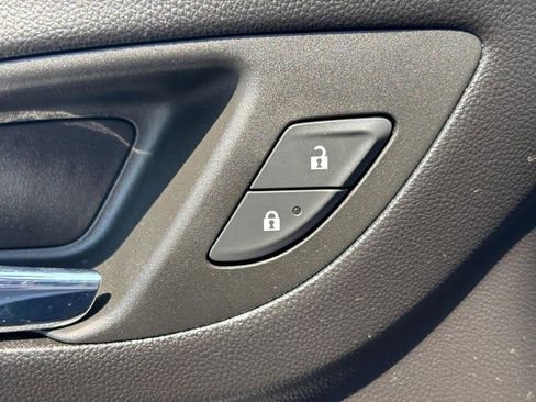 Used 2023 Chevrolet Equinox LT image 24