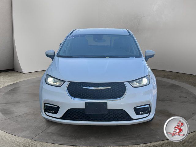 Used 2023 Chrysler Pacifica Touring-L FWD image 2