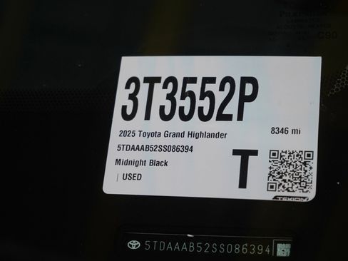 Used 2025 Toyota Grand Highlander AWD image 30