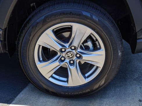Certified 2024 Toyota RAV4 LE AWD/4WD image 8