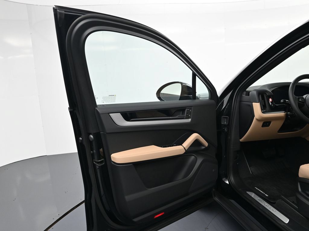 Certified 2026 Porsche Cayenne Coupe AWD/4WD image 16