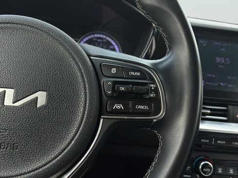 Used 2022 Kia Niro LXS FWD image 25