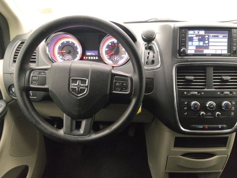 Used 2019 Dodge Grand Caravan SE w/ UConnect Hands-Free Group FWD image 22