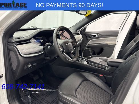 Used 2024 Jeep Compass Latitude AWD/4WD image 10