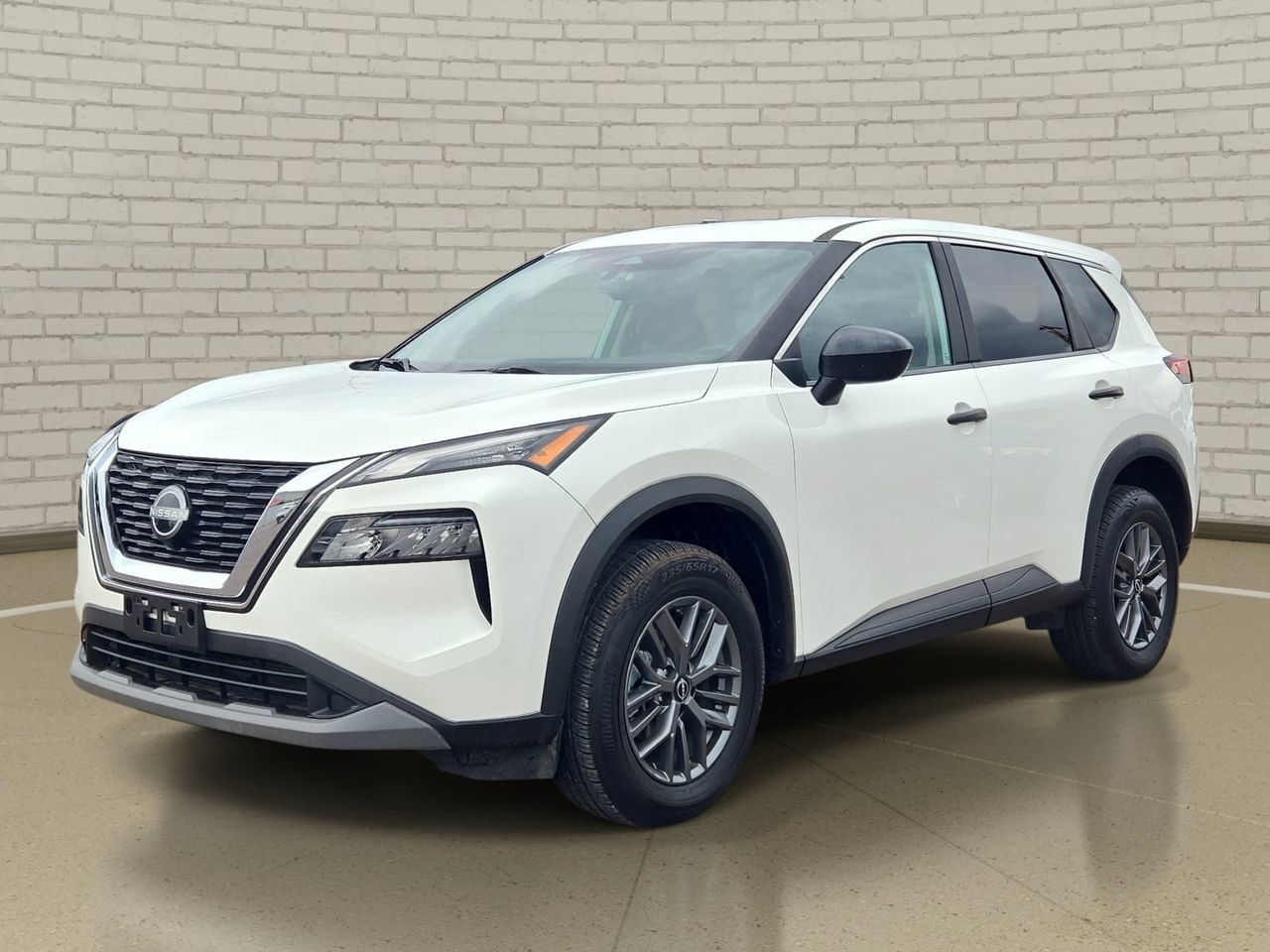 Used 2023 Nissan Rogue S FWD image 1