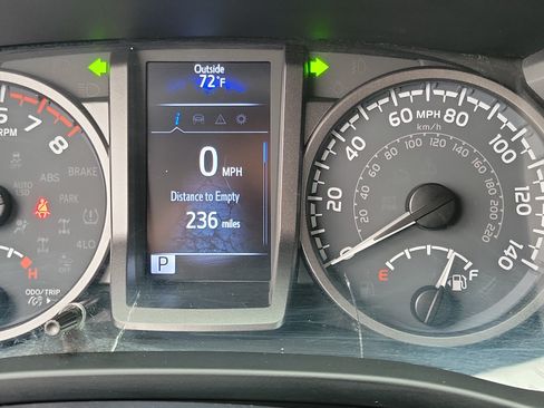 Used 2022 Toyota Tacoma TRD Sport AWD/4WD image 25