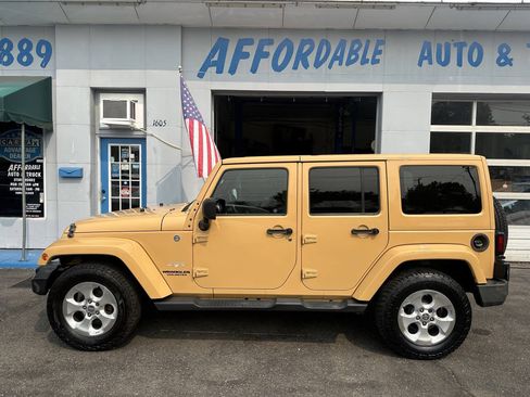 Used 2013 Jeep Wrangler Unlimited Sahara w/ Dual Top Group AWD/4WD image 7