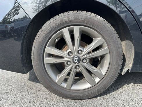 Used 2017 Hyundai Elantra SE image 7