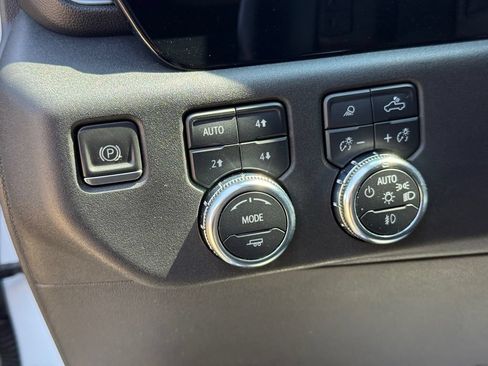 Used 2022 GMC Sierra 1500 SLT w/ SLT Premium Plus Package AWD/4WD image 19
