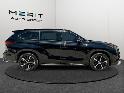 Used 2021 Toyota Highlander XSE FWD image 10
