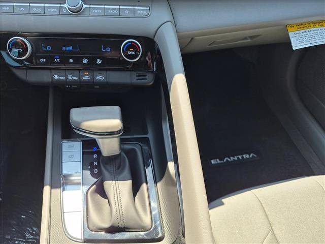 Certified 2025 Hyundai Elantra SEL FWD image 12