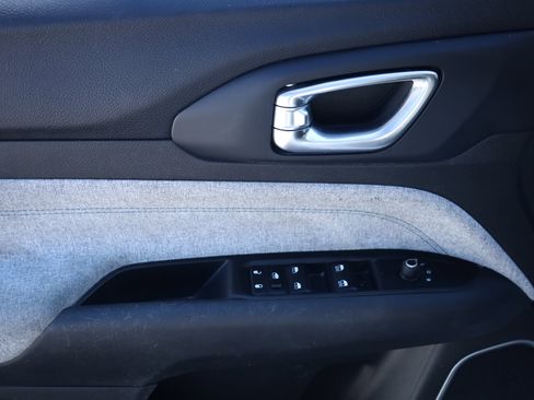 Used 2022 Jeep Compass Latitude w/ Sun and Sound Group image 28