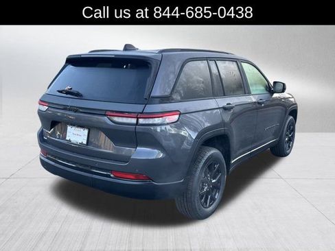 New 2025 Jeep Grand Cherokee Altitude image 5