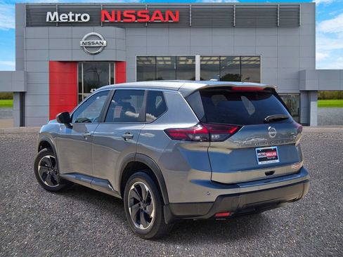 Certified 2025 Nissan Rogue SV FWD image 4