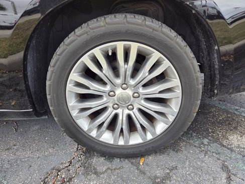 Used 2011 Chrysler 200 Limited image 5