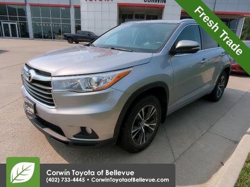 Used 2016 Toyota Highlander XLE AWD/4WD image 8