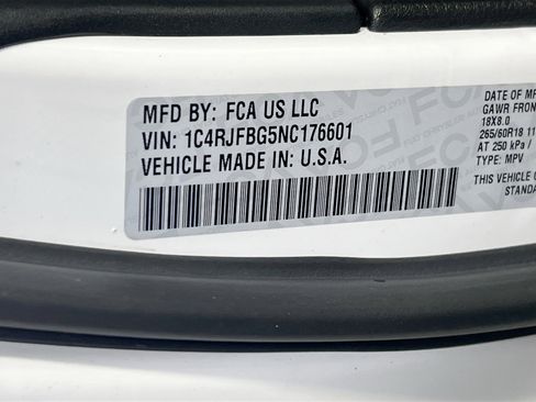 Used 2022 Jeep Grand Cherokee Limited image 31