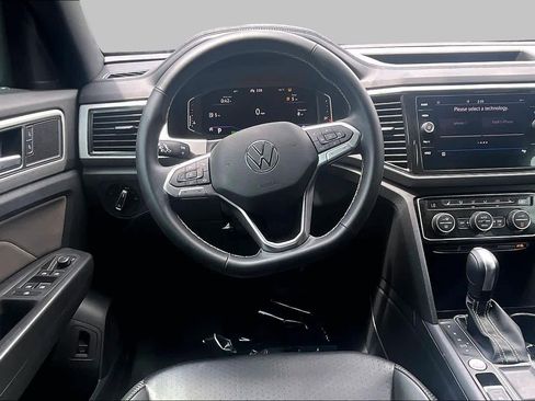 Used 2022 Volkswagen Atlas Cross Sport SE w/ Black Wheel Package FWD image 6