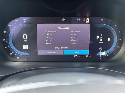 Certified 2023 Volvo XC60 B5 Plus w/ Climate Package image 23