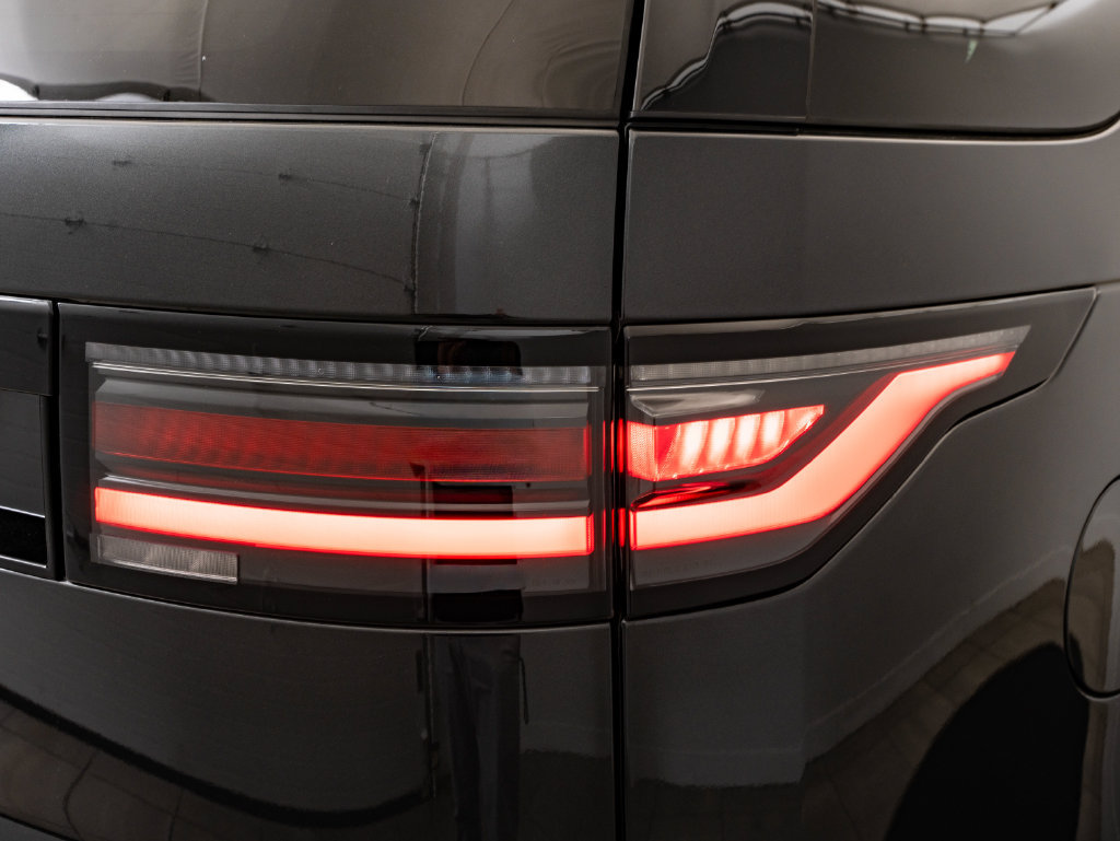 New 2026 Land Rover Discovery Limited Edition AWD/4WD image 9
