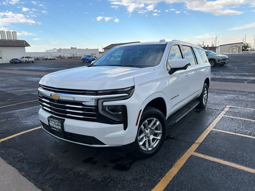 Used 2025 Chevrolet Suburban LT AWD/4WD image 8