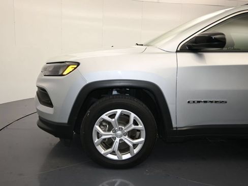 Used 2024 Jeep Compass Latitude AWD/4WD image 9