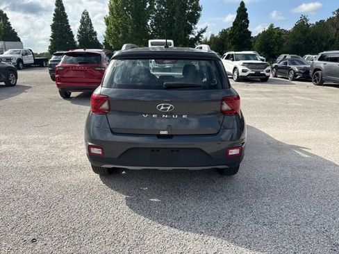 Used 2025 Hyundai Venue SEL FWD image 6