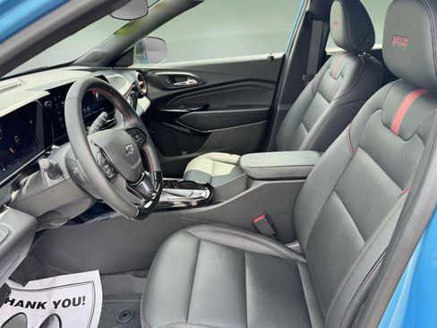 Used 2025 Chevrolet Trax RS FWD image 9