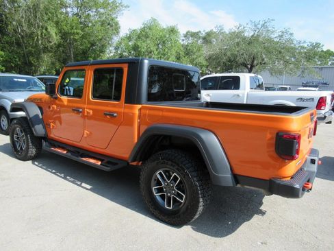 Certified 2025 Jeep Gladiator Mojave w/ Convenience Group AWD/4WD image 6