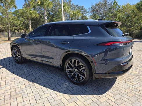 Used 2025 Toyota Crown Signia image 9