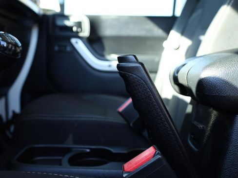 Used 2013 Jeep Wrangler Unlimited Sahara w/ Dual Top Group image 30