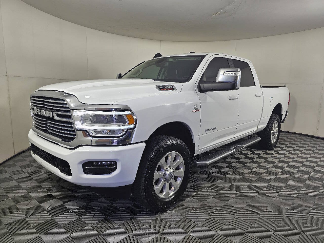Used 2023 RAM 2500 Laramie AWD/4WD image 5