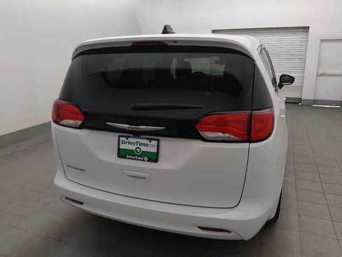 Used 2023 Chrysler Voyager LX FWD image 7