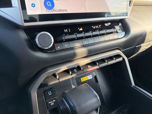 Used 2022 Toyota Tundra Limited image 31