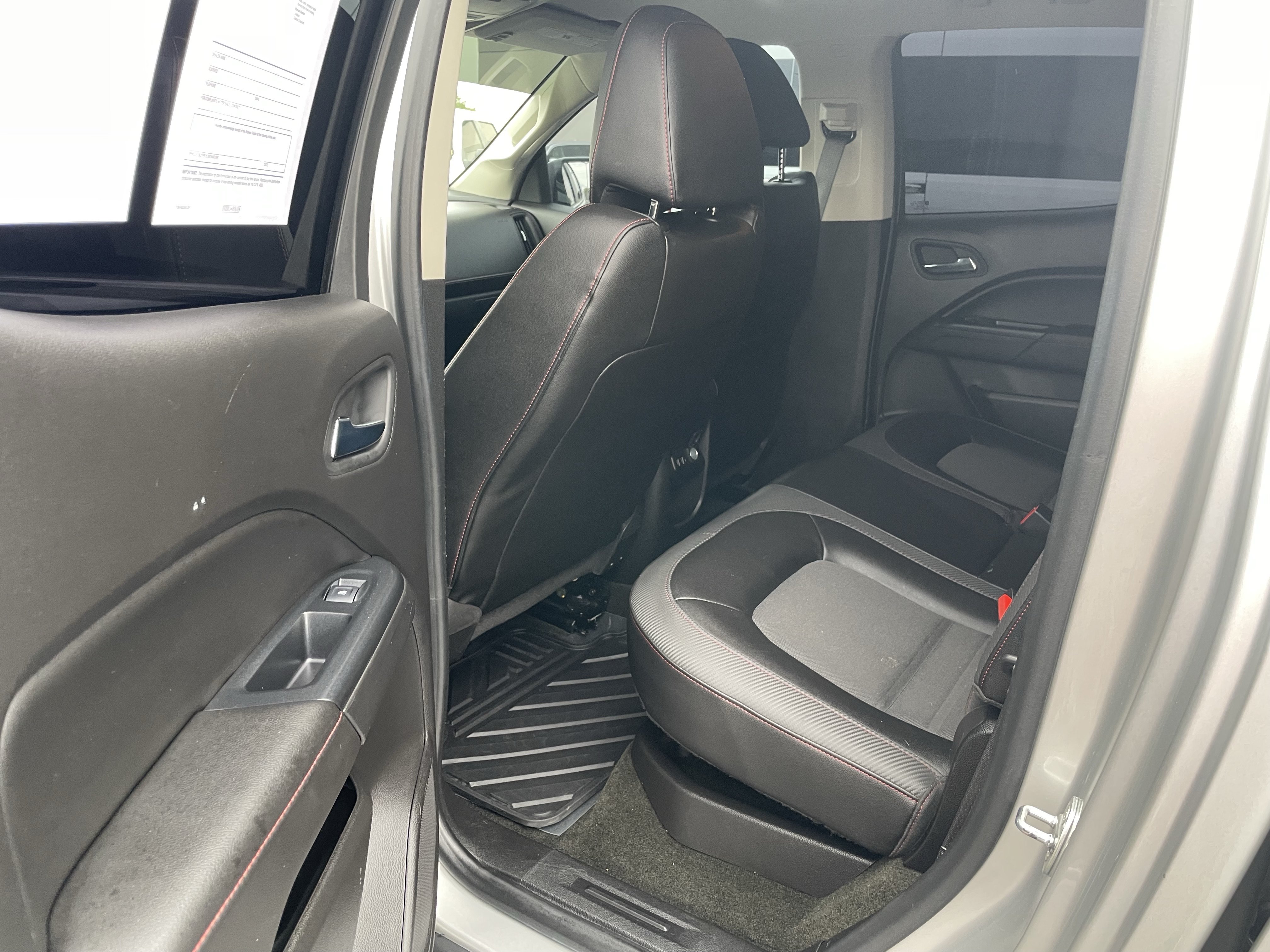 Used 2017 GMC Canyon SLE w/ All Terrain Package AWD/4WD image 28