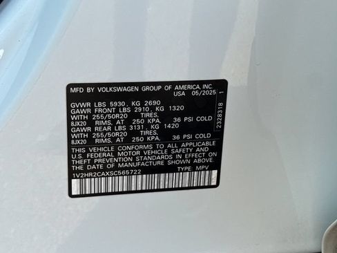 Used 2025 Volkswagen Atlas SE AWD/4WD image 17