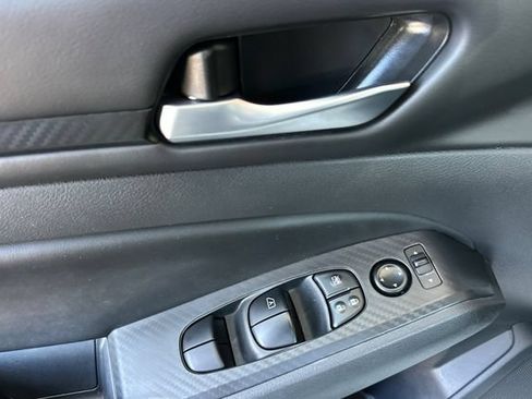 Used 2025 Nissan Altima 2.5 SV FWD image 11