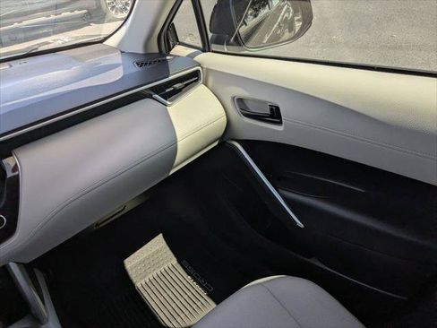 Certified 2022 Toyota Corolla Cross L FWD image 17