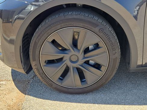 Used 2025 Tesla Model Y Long Range AWD/4WD image 11