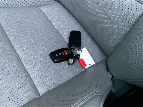 Used 2025 Toyota Tundra Limited image 13